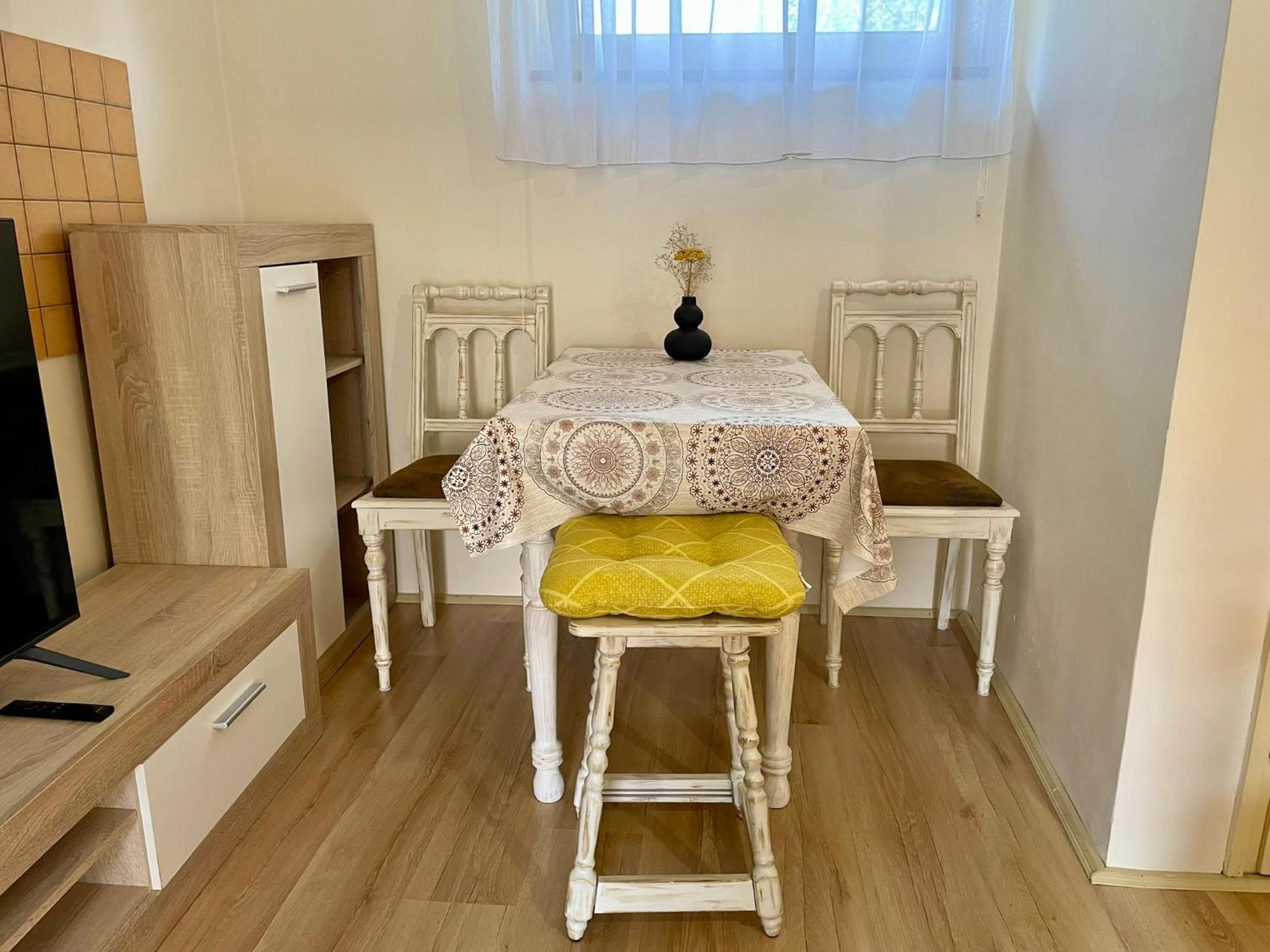Appartement Julia Apartmanhaz *